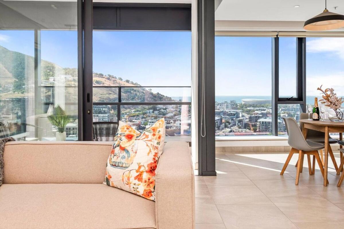 Exquisite 2 Bedroom Penthouse At The Rubik Apartment *